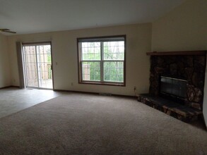 3411-3413 Stanford Ln in West Bend, WI - Building Photo - Building Photo