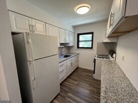 401 US-22 in North Plainfield, NJ - Building Photo