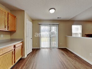 888 Hollowood Ln in Avon, IN - Foto de edificio - Building Photo