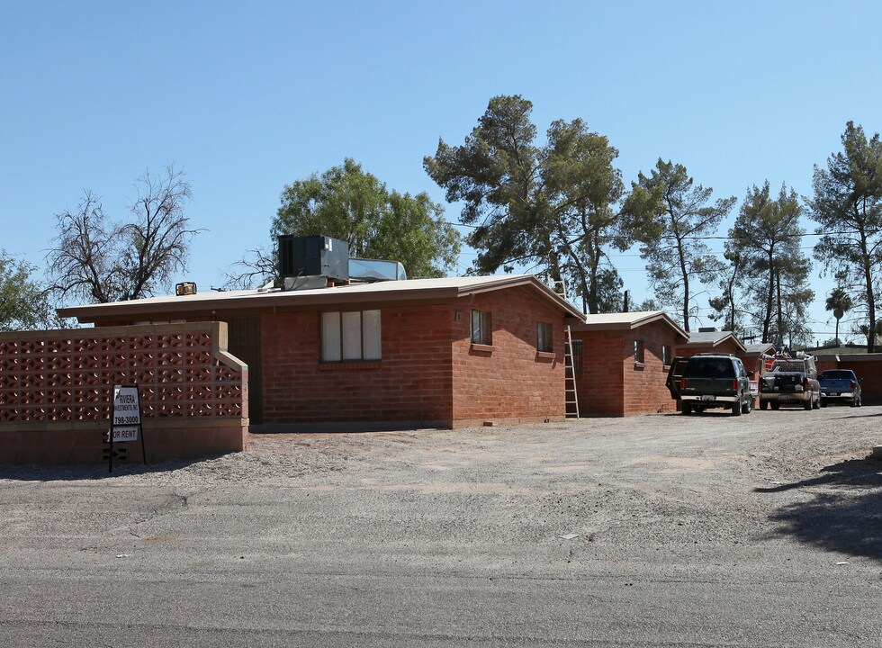 219 W Navajo Rd in Tucson, AZ - Building Photo