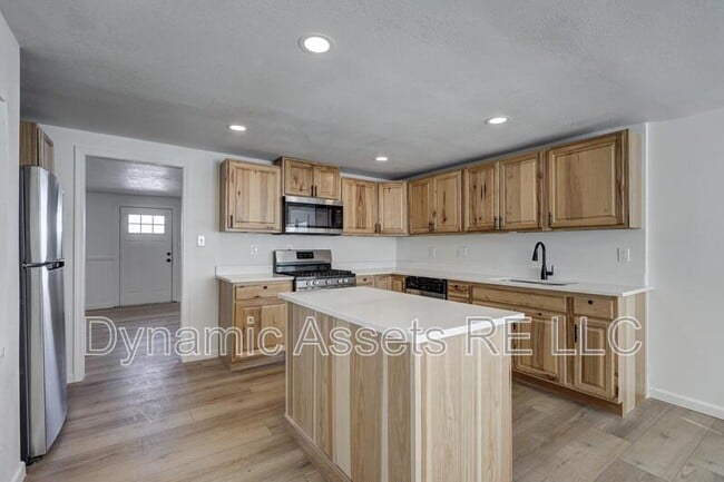 410 Fieldcrest Dr in Pittsburg, KS - Building Photo - Building Photo