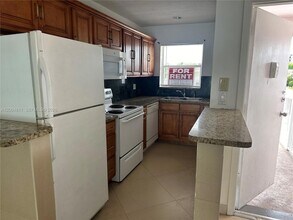 7424 SW 82nd St, Unit D216 in Miami, FL - Building Photo - Building Photo