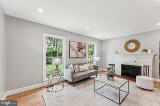 1111 Woodside Pkwy in Silver Spring, MD - Building Photo - Building Photo