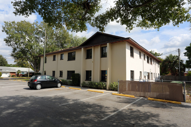 700 Avenue Q SE in Winter Haven, FL - Foto de edificio - Building Photo