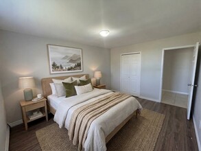 Village Court Apartments London in London, ON - Building Photo - Building Photo