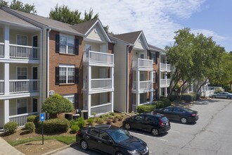 Lakeshore Crossing in Atlanta, GA - Foto de edificio - Building Photo