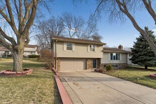 13116 Southdale Cir in Omaha, NE - Building Photo