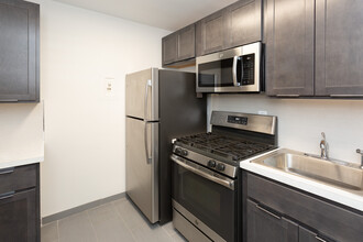 Hillside Apartments in Edison, NJ - Building Photo - Interior Photo