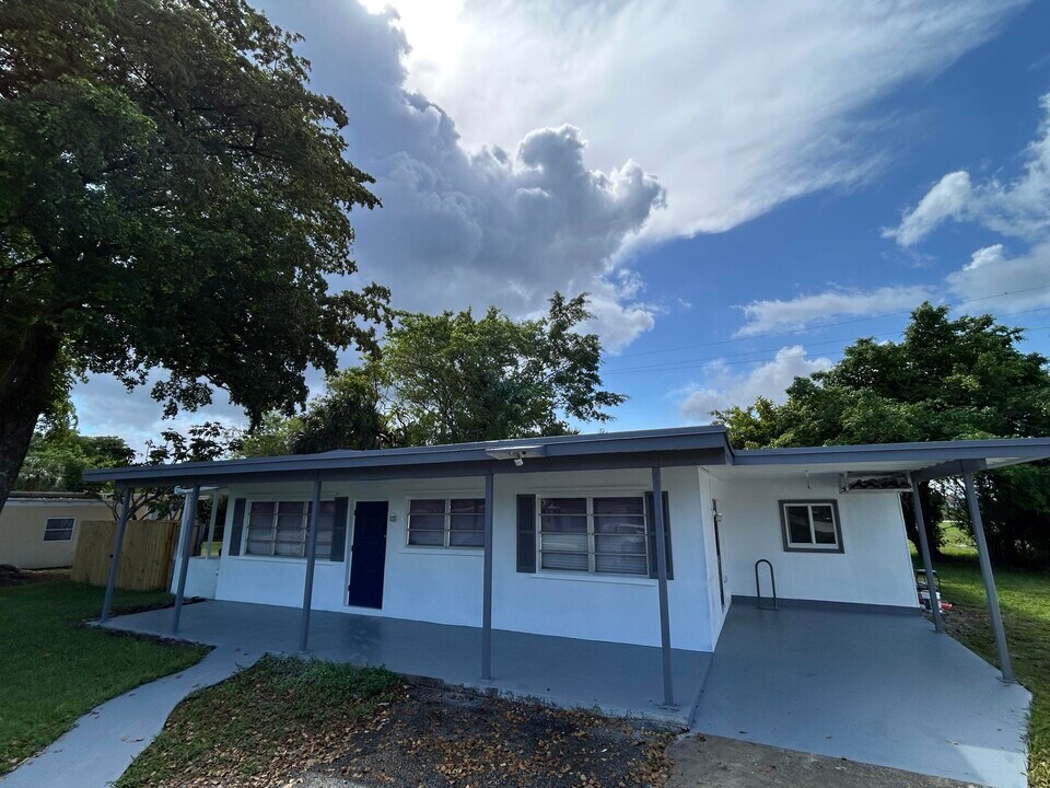 5724 Seton Dr in Margate, FL - Building Photo