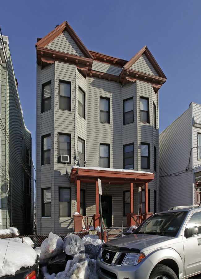 122 Randolph Ave in Jersey City, NJ - Building Photo - Building Photo