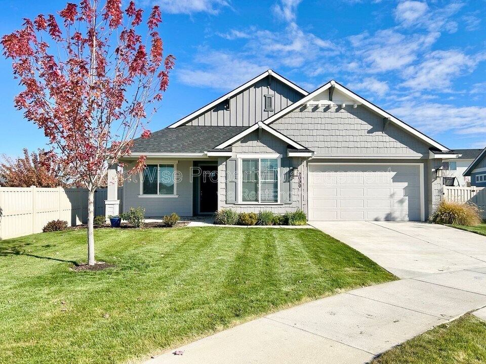 2090 N Banjo Ct in Middleton, ID - Building Photo