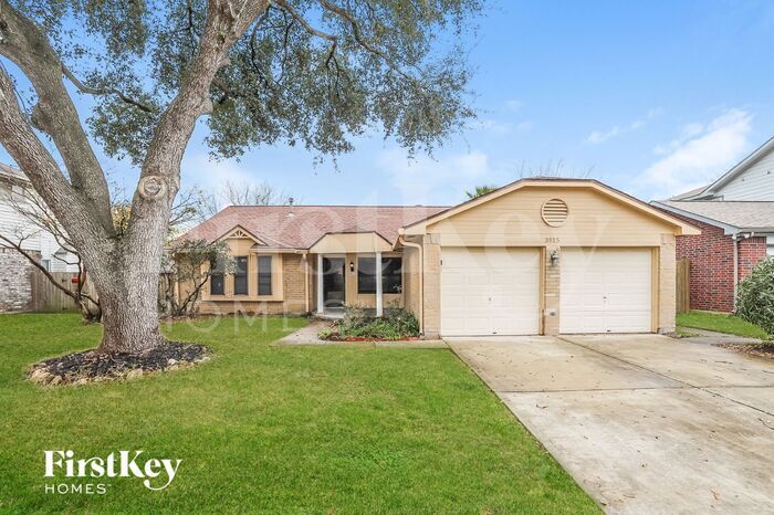 3815 Youpon Dr in La Porte, TX - Building Photo