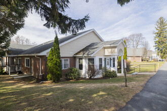100 Lawrence St in Haverhill, MA - Foto de edificio - Building Photo