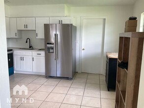7563 Meadowlawn Dr N in St. Petersburg, FL - Building Photo - Building Photo