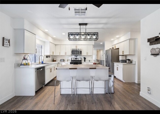 property at 712 Glen Abbey Cir