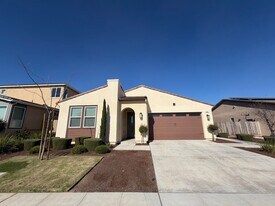 660 Atlantica Dr S in Madera, CA - Building Photo