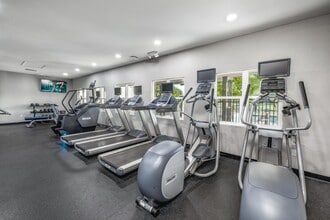 Lakewood Place in Brandon, FL - Building Photo - Building Photo