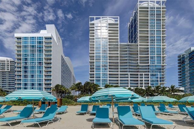 6799 Collins Ave, Unit 411 in Miami, FL - Building Photo - Building Photo