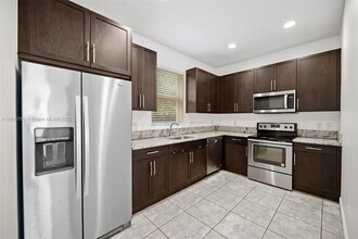 6907 Pines Cir in Coconut Creek, FL - Foto de edificio - Building Photo
