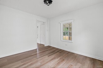 111 M T Holt Ave in Brookneal, VA - Building Photo - Building Photo