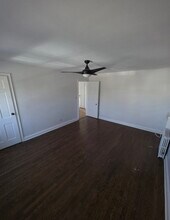 11 Lawrence Ave in Malverne, NY - Foto de edificio - Building Photo