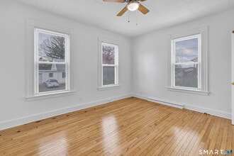 10 Huntington Ave in Shelton, CT - Building Photo - Building Photo