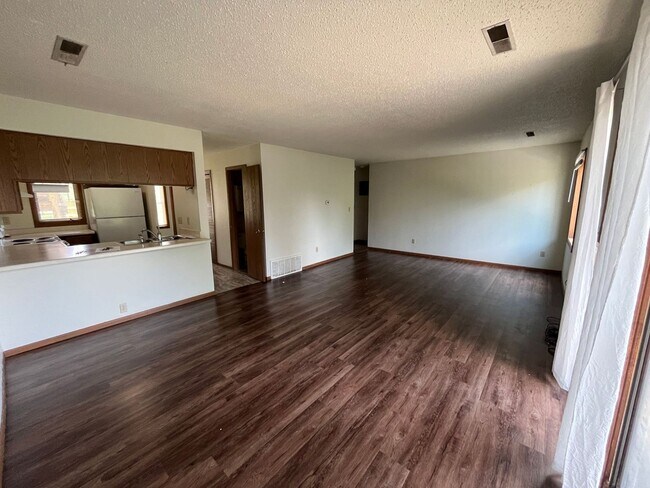 453 Westwinds Dr in Iowa City, IA - Building Photo - Building Photo