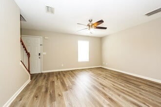 224 Mary Joe Martin Dr in La Vergne, TN - Building Photo - Building Photo