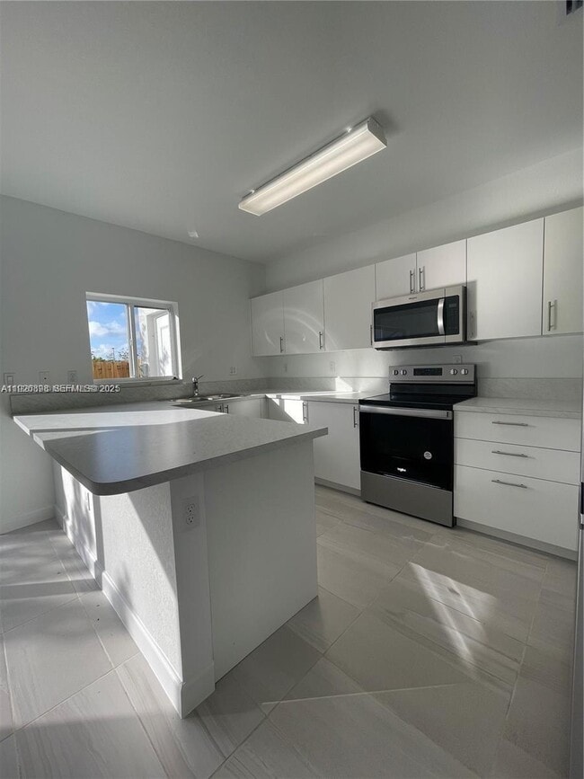 1221 NW 4th Ln in Florida City, FL - Building Photo - Building Photo