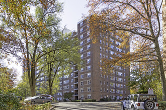 Briar Oaks in Bronx, NY - Building Photo - Building Photo