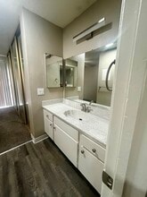 Park Yale Senior Apartments in Hemet, CA - Foto de edificio - Building Photo