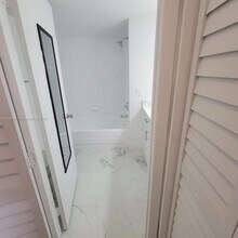 6292 NW 186th St, Unit 303 in Hialeah, FL - Foto de edificio - Building Photo
