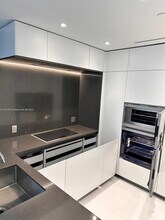 300 Biscayne Blvd in Miami, FL - Building Photo - Building Photo