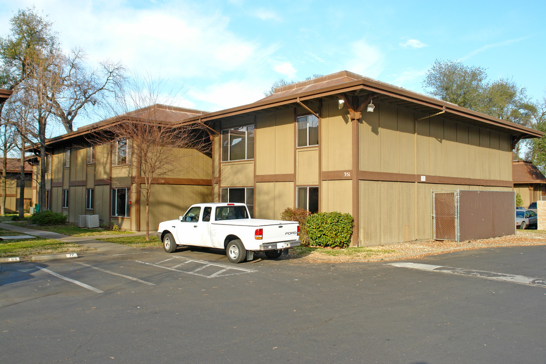 351 South St in Redding, CA - Building Photo