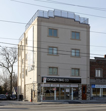 3735 Lake Shore Blvd W in Toronto, ON - Building Photo - Building Photo