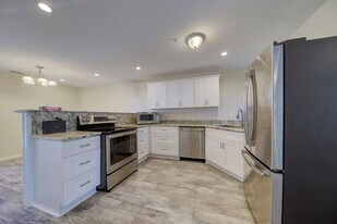 2502 US-98 in Mexico Beach, FL - Building Photo