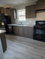 3712 Clarks River Rd in Paducah, KY - Building Photo