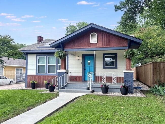 property at 715 W Pembroke Ave