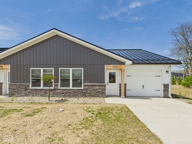 9904 Bison Dr in Yorktown, IN - Building Photo - Building Photo
