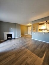 1354 Cunat Ct, Unit 1B in Lake In The Hills, IL - Building Photo - Building Photo