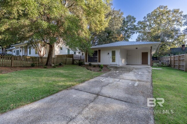 558 Bellangee Ave in Fairhope, AL - Building Photo - Building Photo