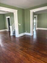 376 Silver St in Akron, OH - Building Photo