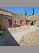 416 1/2 North School Street, 3 in Lodi, CA - Foto de edificio - Building Photo