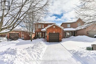 29 Drake Dr in Barrie, ON - Building Photo
