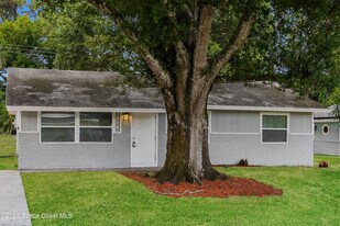 3216 1st Pl in Vero Beach, FL - Building Photo