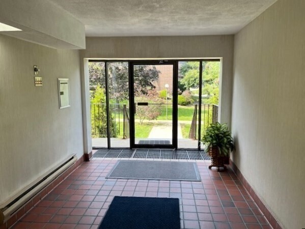 8 Ledgewood Way in Peabody, MA - Building Photo - Building Photo