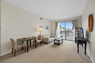 445 Island Ave, Unit 713 in San Diego, CA - Building Photo - Building Photo