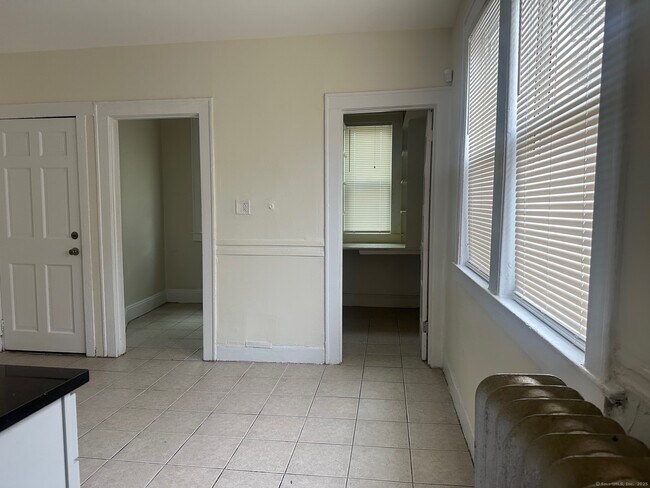 230 Enfield St in Hartford, CT - Building Photo - Building Photo
