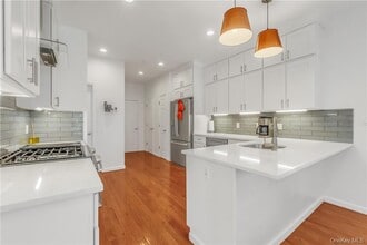1200 Half Moon Bay Dr in Croton-on-Hudson, NY - Building Photo - Building Photo