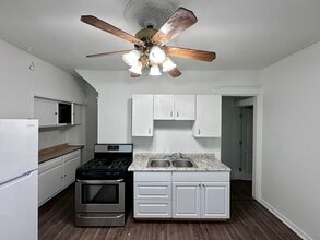 1102 Pollock Ave in New Castle, PA - Foto de edificio - Building Photo